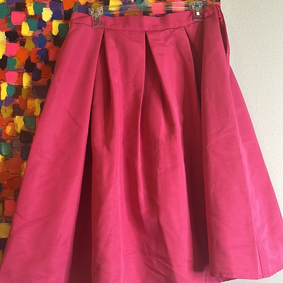 Pink pleated skirt - Picture 2 of 2
